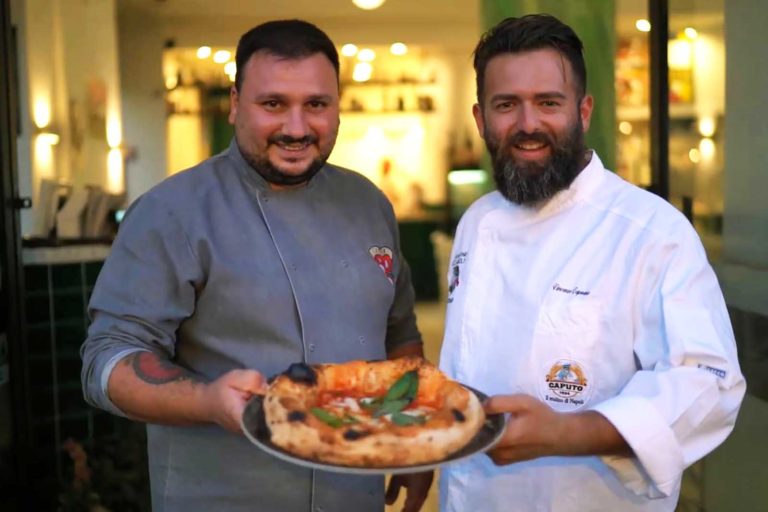 Vincenzo Capuano non lascia la pizzeria di Piazza Vittoria a Napoli