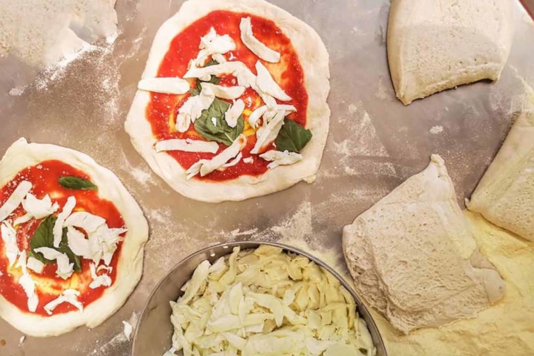 Le pizzerie Centenarie di Napoli e i bambini della Fondazione Fabozzi