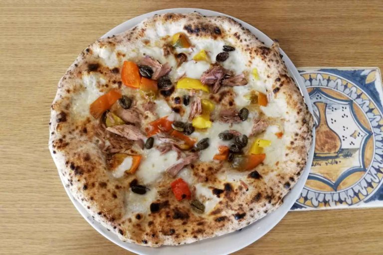 Lezioni di Pizza. La ricetta con i peperoni di Carmagnola