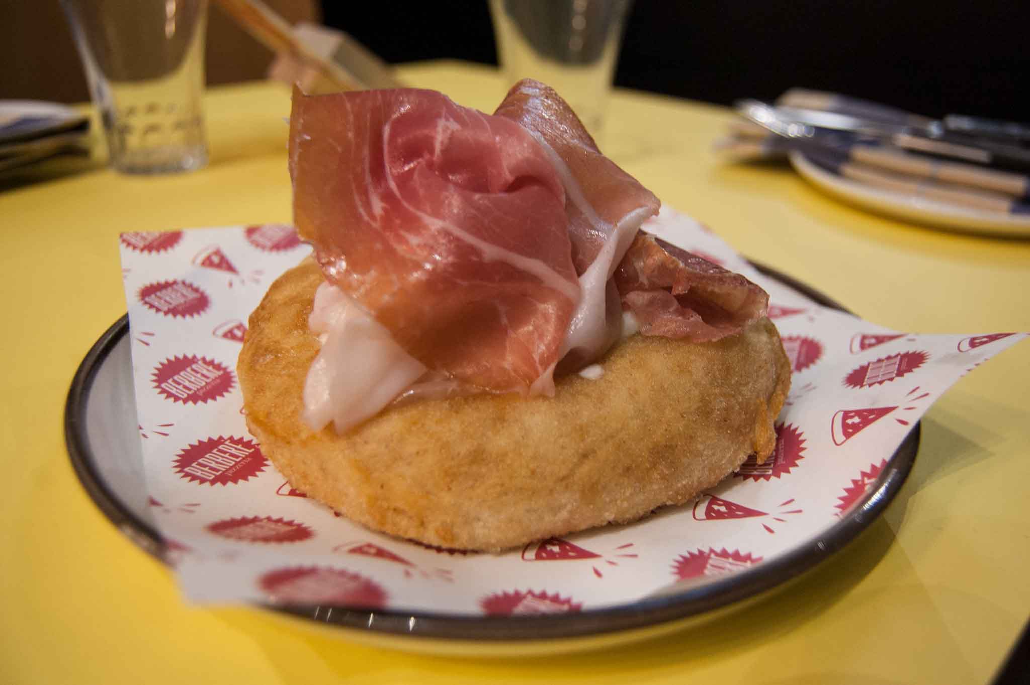 Da Berberè a Roma ora c&#8217;è anche la pizza fritta. E la regalano pure