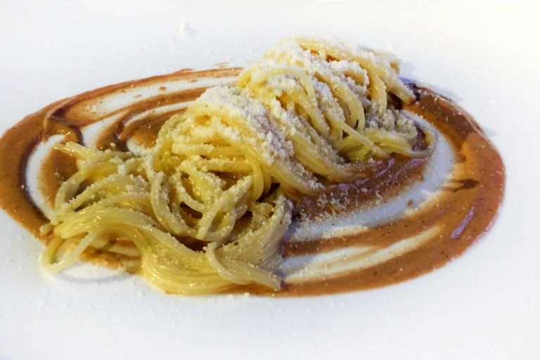 Ricetta. Spaghettini, nocciole e Grana Padano di Andrea Berton