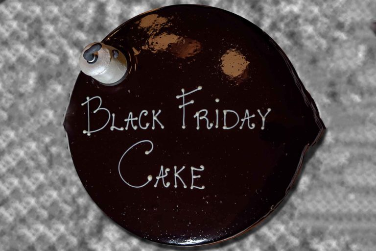 Black Friday Cake. La ricetta della torta al cioccolato con la pentola a pressione