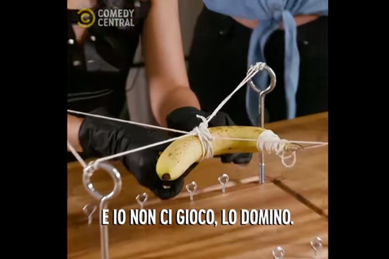 Il food porn è vecchio. Ora c&#8217;è il food bondage che rende vegani