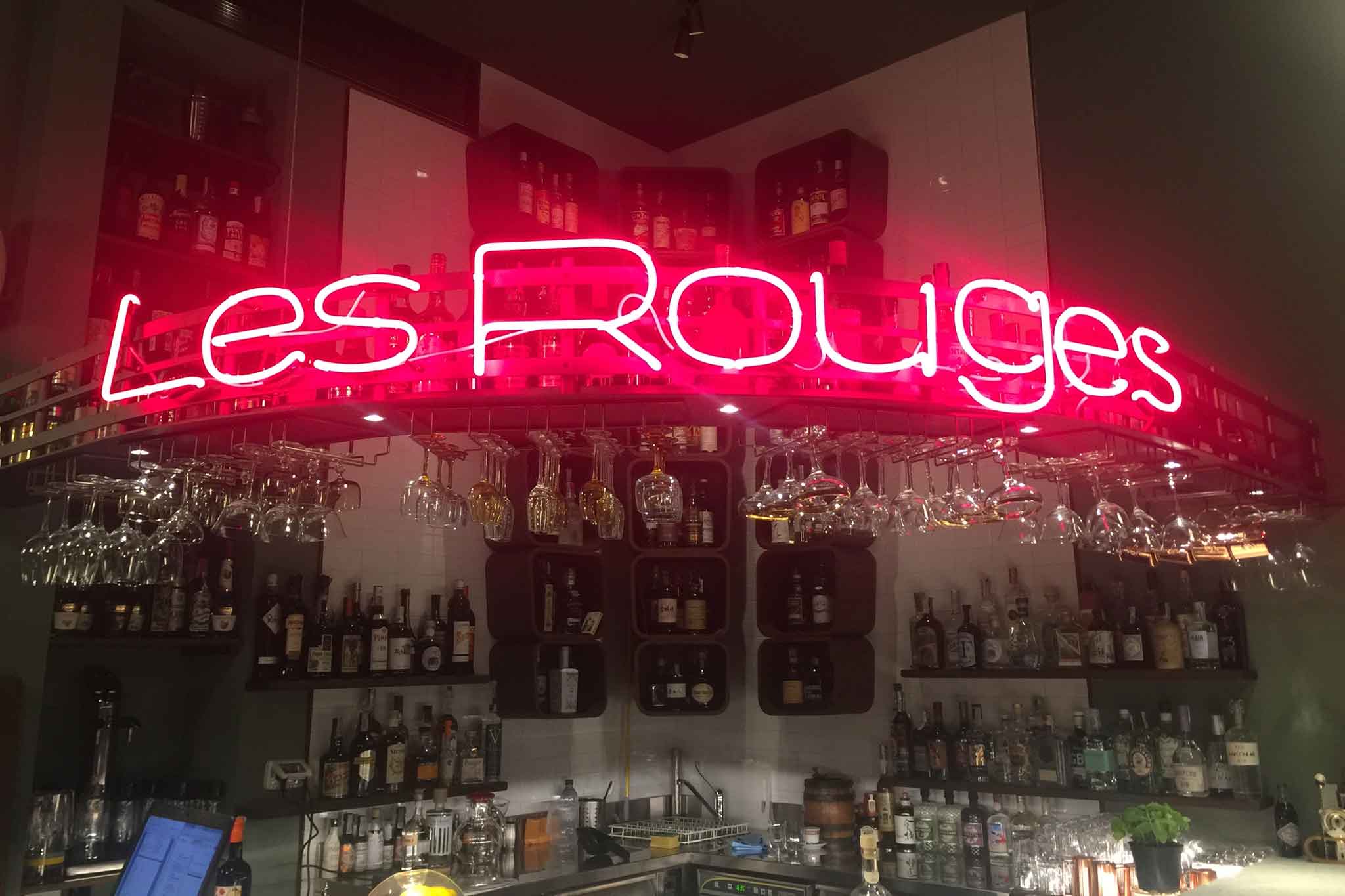 A Milano apre Les Rouges, cocktail bar con cucina nato a Genova