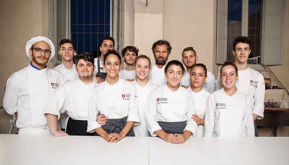 Carlo Cracco vuole aprire una scuola di cucina a Milano