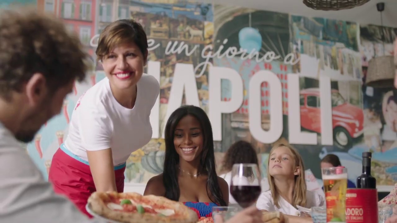 Come un giorno a Napoli diventa uno spot per la cucina e la pizza