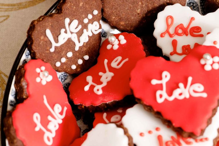 Ricetta biscotti in frolla di cacao a forma di cuore