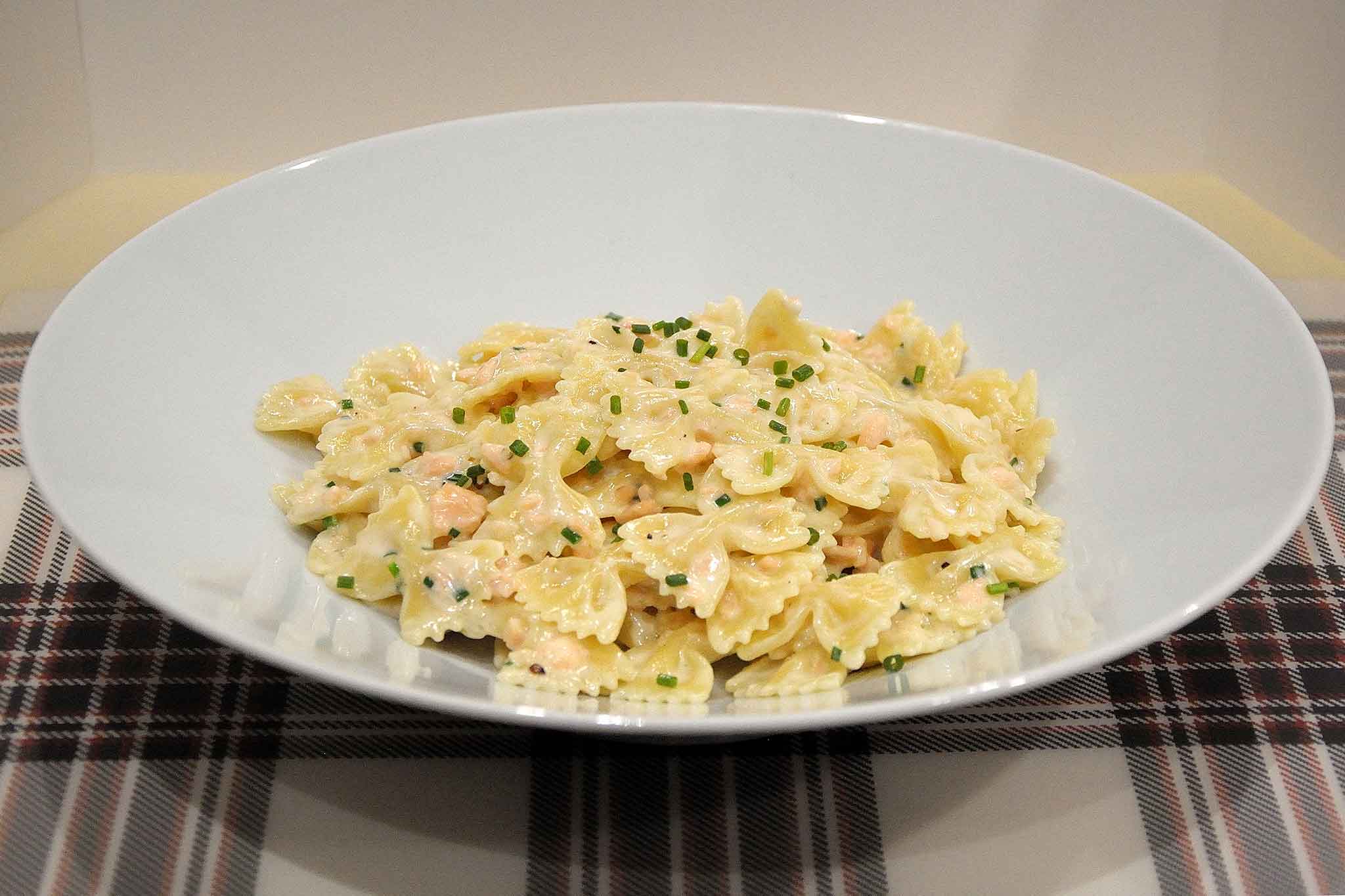 Farfalle al salmone con panna, la ricetta scientifica