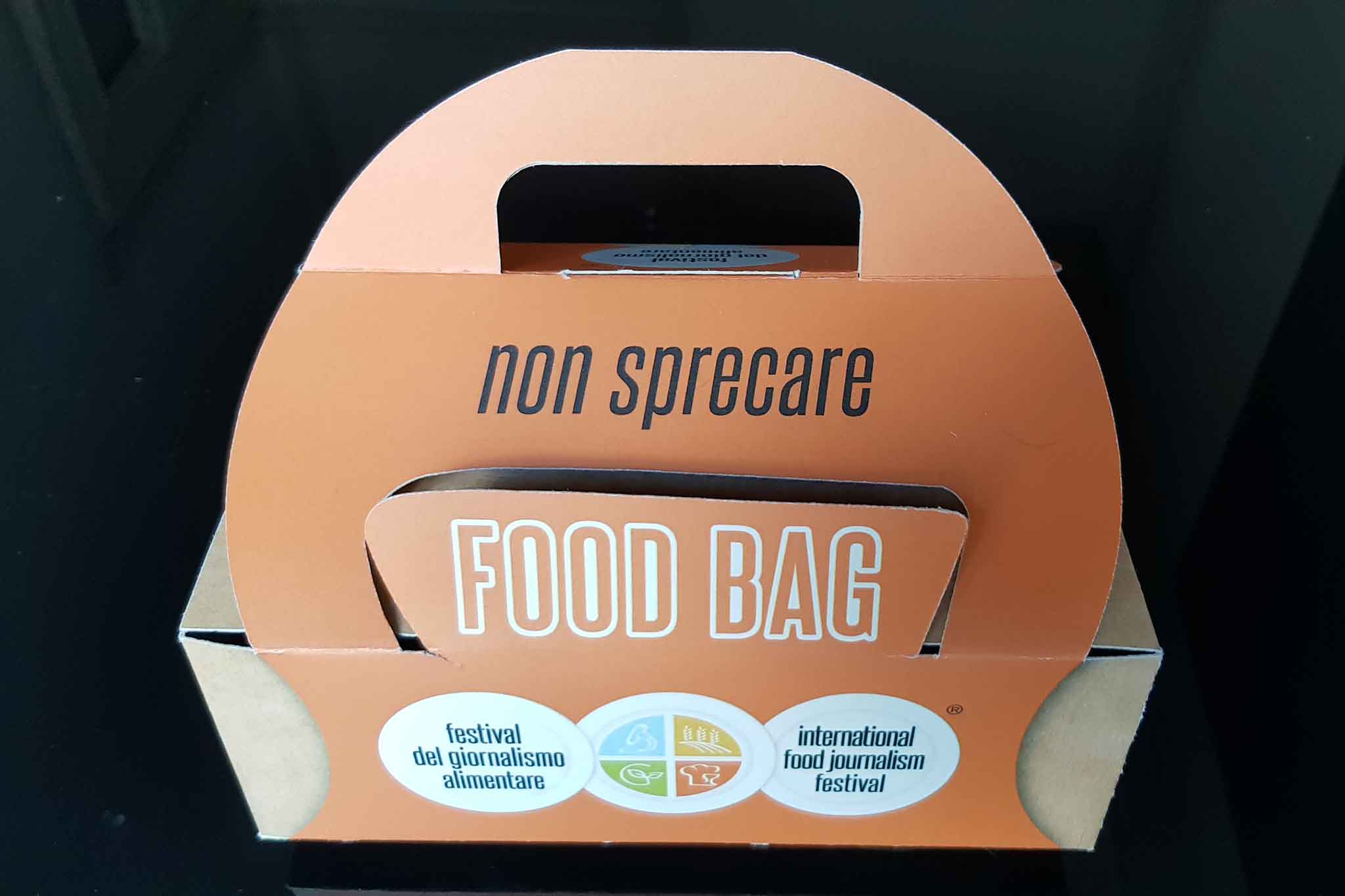 Sprechi alimentari. Petizione per rendere obbligatoria la food bag