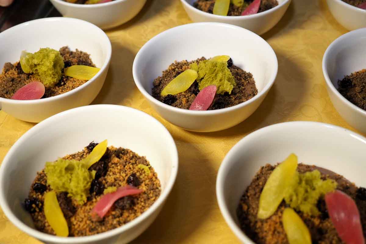 Asparagi e cioccolato, la ricetta del dessert di Alberto Simionato