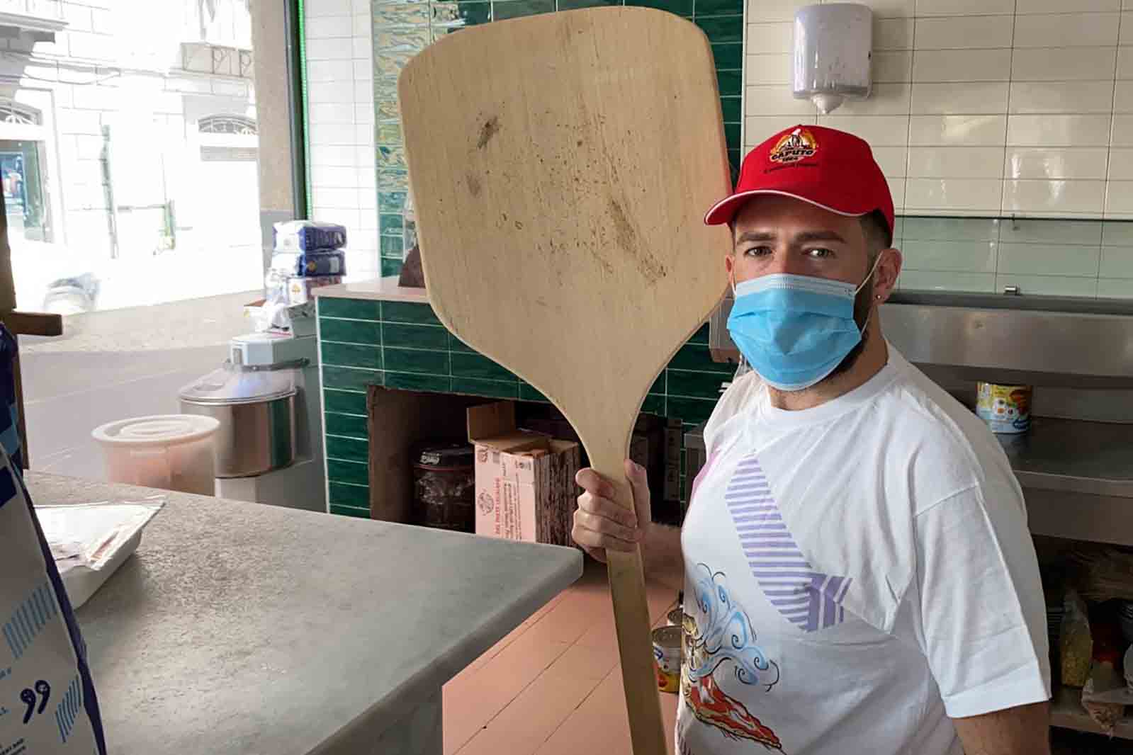 La riapertura delle pizzerie a Napoli fa volare l&#8217;entusiasmo all&#8217;estero