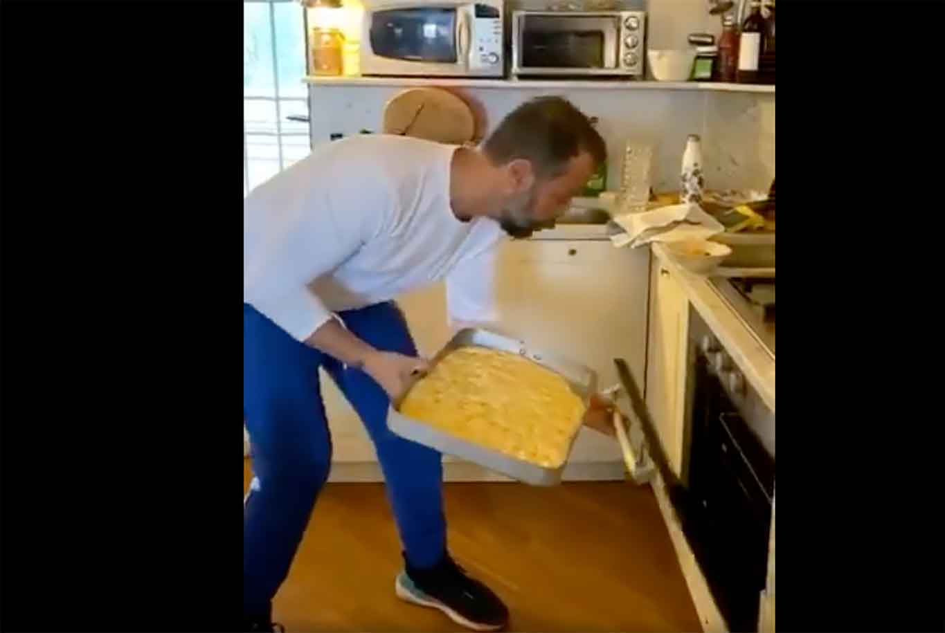 Focaccia, la video ricetta di Fabio Volo vola sui social