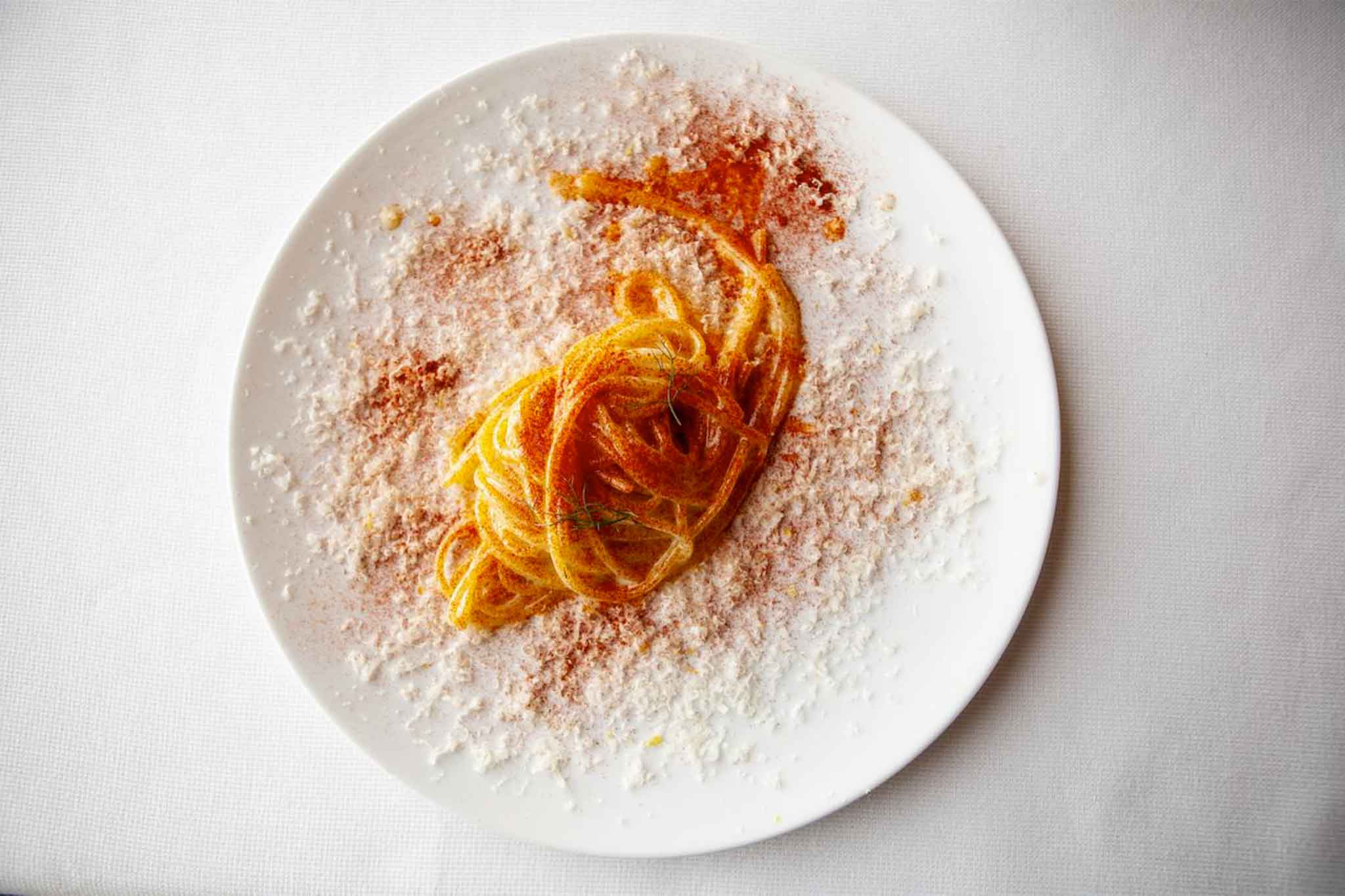 Spaghetti al burro e parmigiano: la ricetta semplice diventa insolita