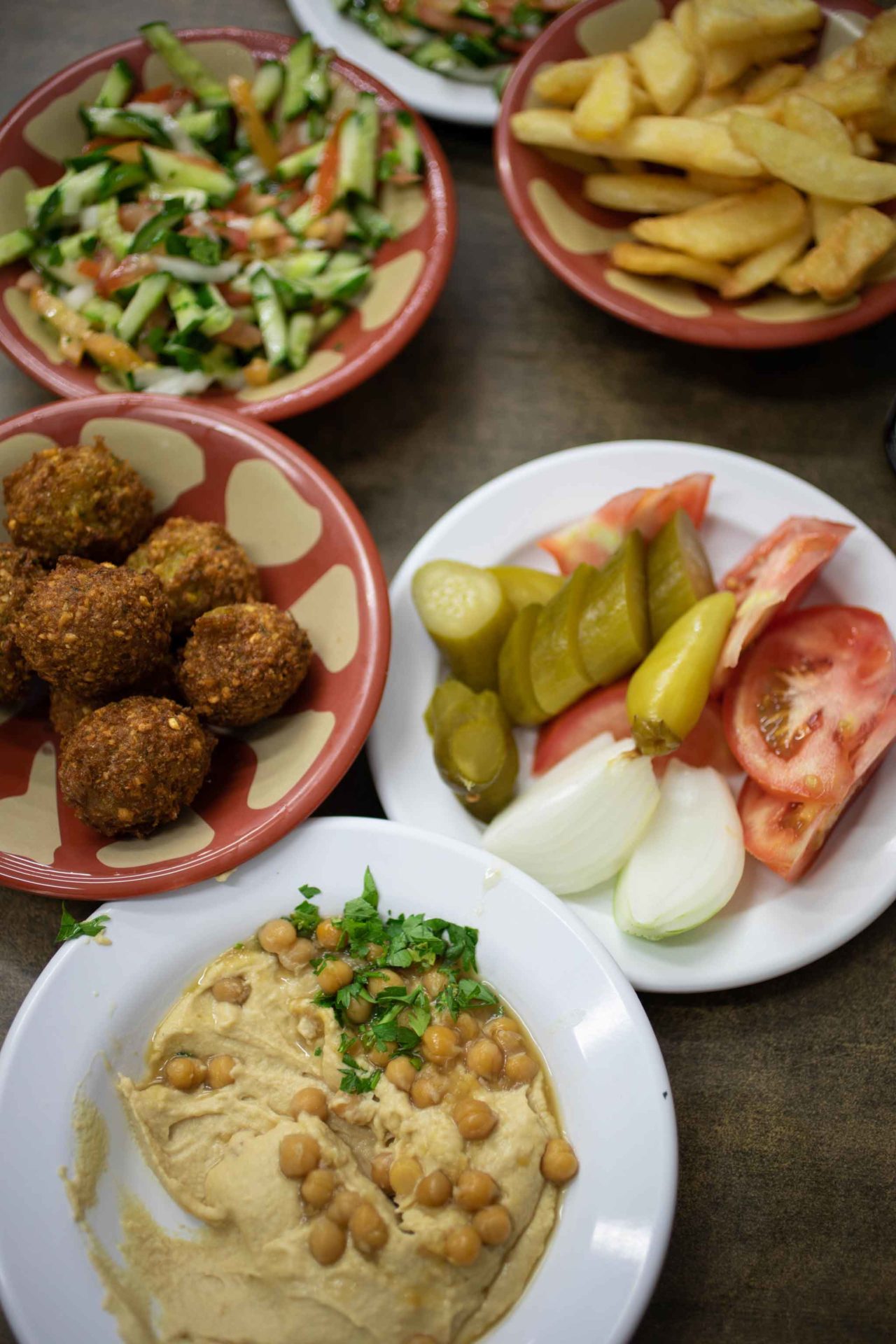 Hummus falafel e verdure chef Ariel Rosenthal Hakosem Tel Aviv