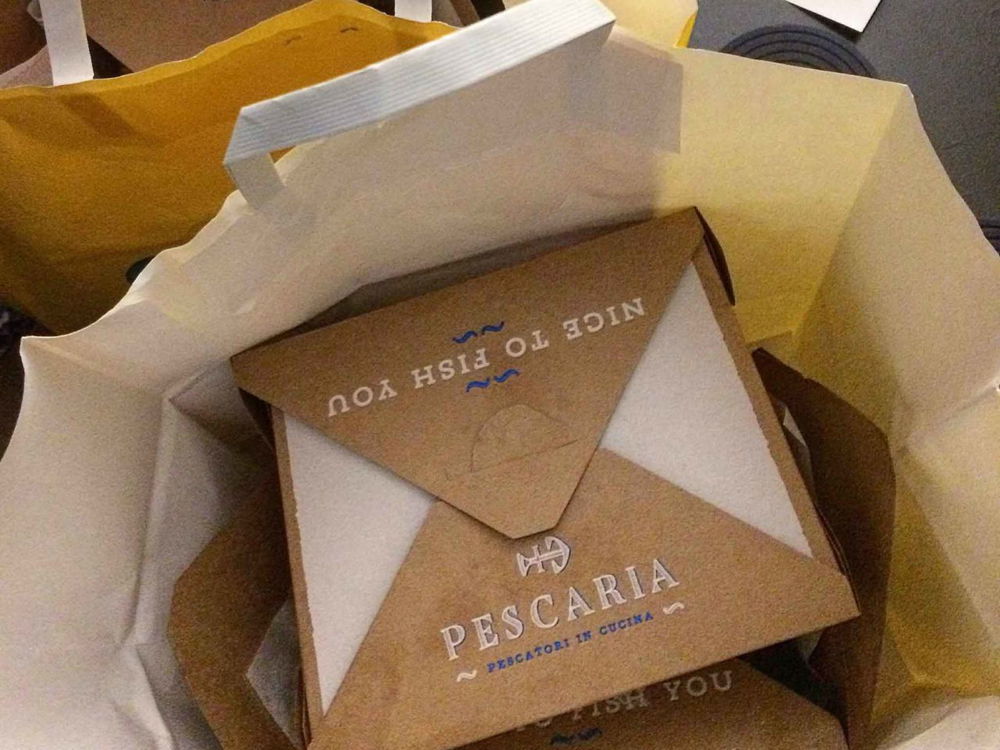 Una delivery box di Pescaria Milano