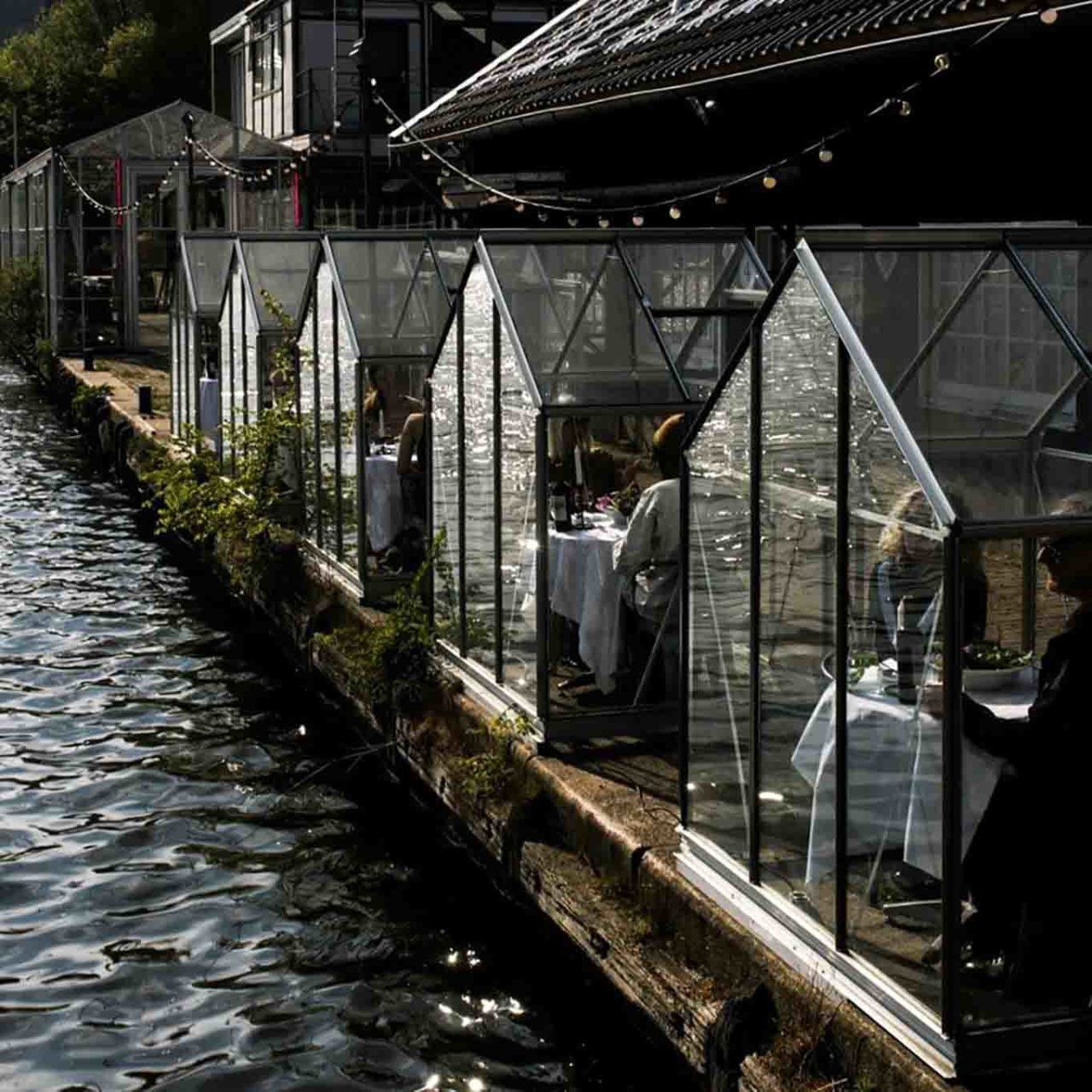 ristorante cabine di vetro mediamatic serres separees Olanda