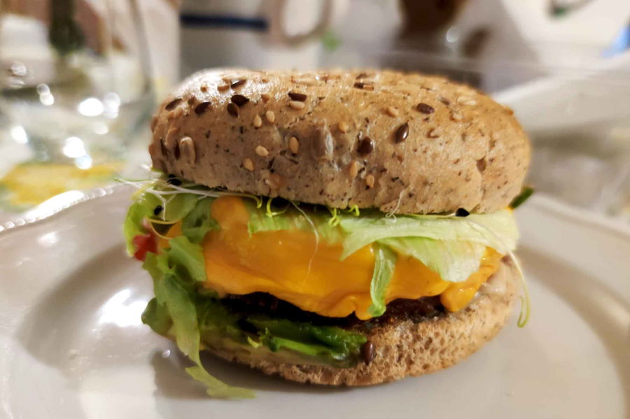 Roma. Ho assaggiato un hamburger vegano che sembra di carne vera