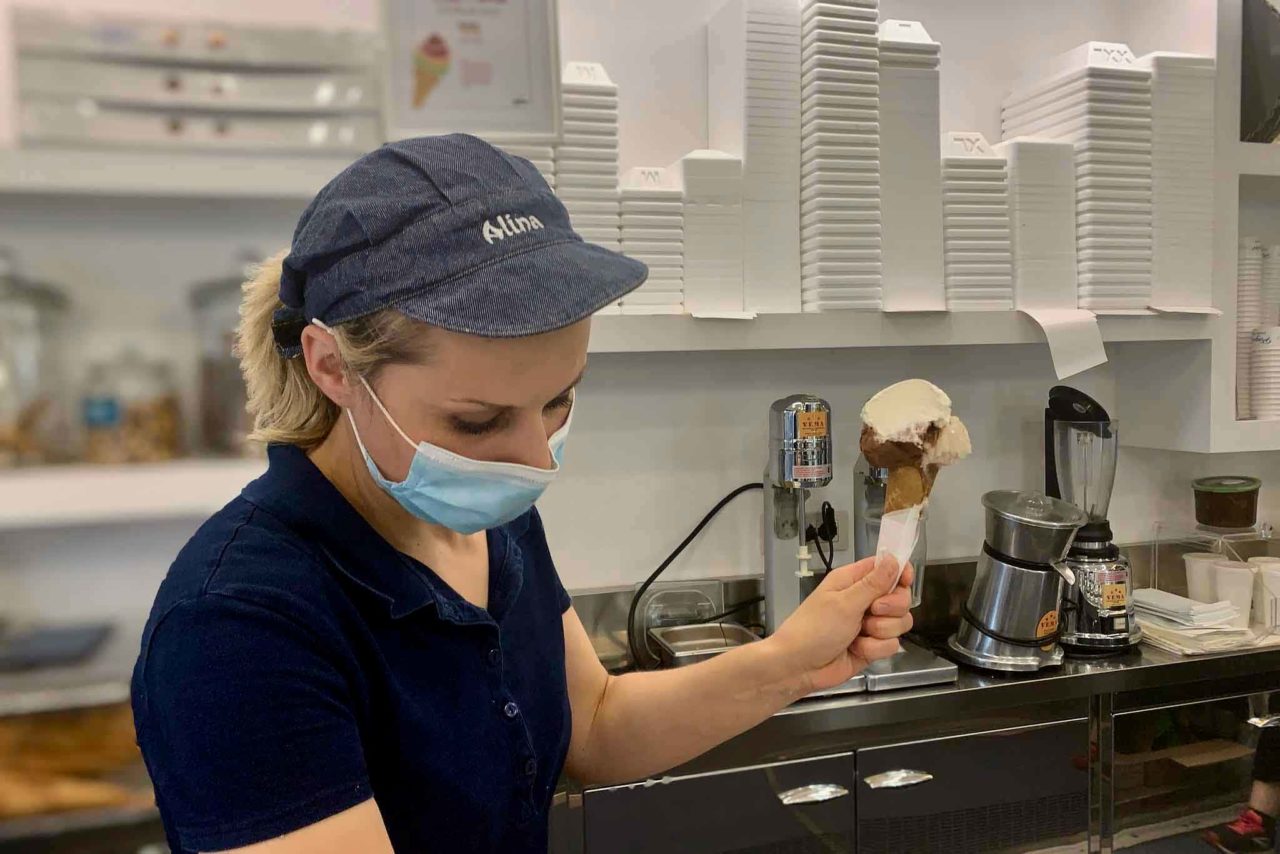 5 gelaterie migliori di Roma: Il Pinguino, cono servizio