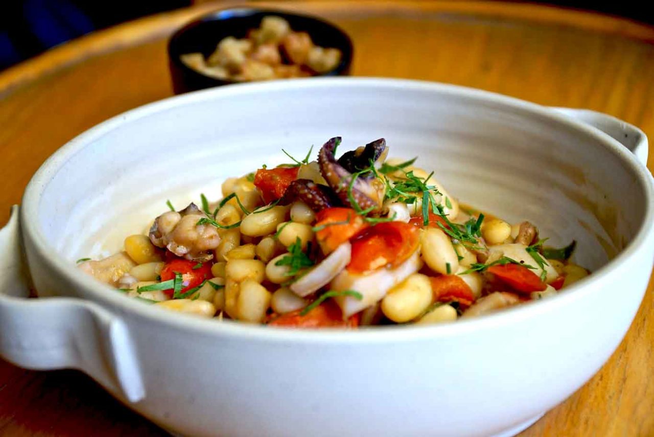 zuppa di cannellini e seppie La Quercia piatto per l'estate