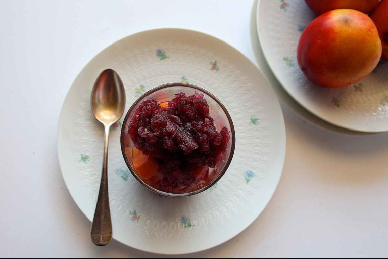 Percoche e vino: ricetta mangia e bevi. Ma non chiamatela sangria