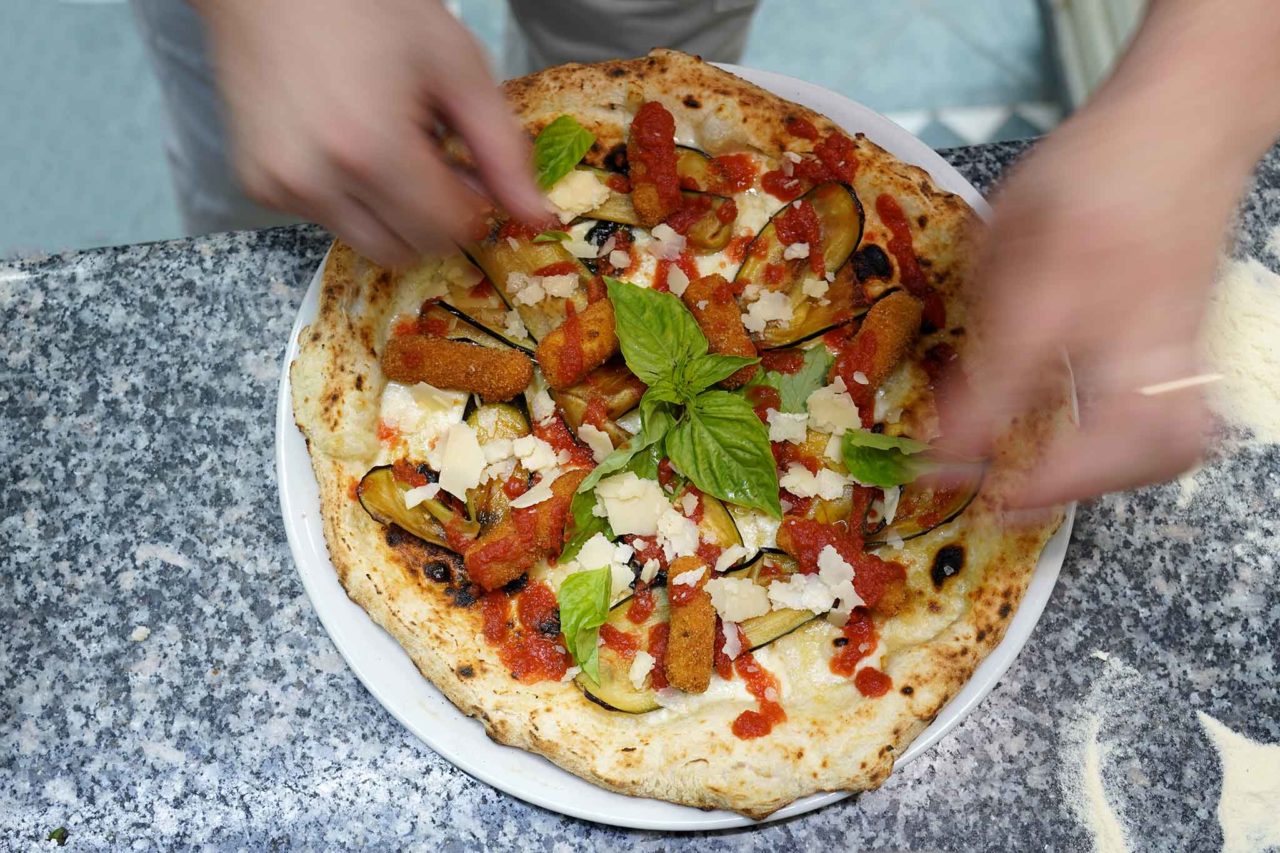 pizza Quartieri Spagnoli Nennella basilico