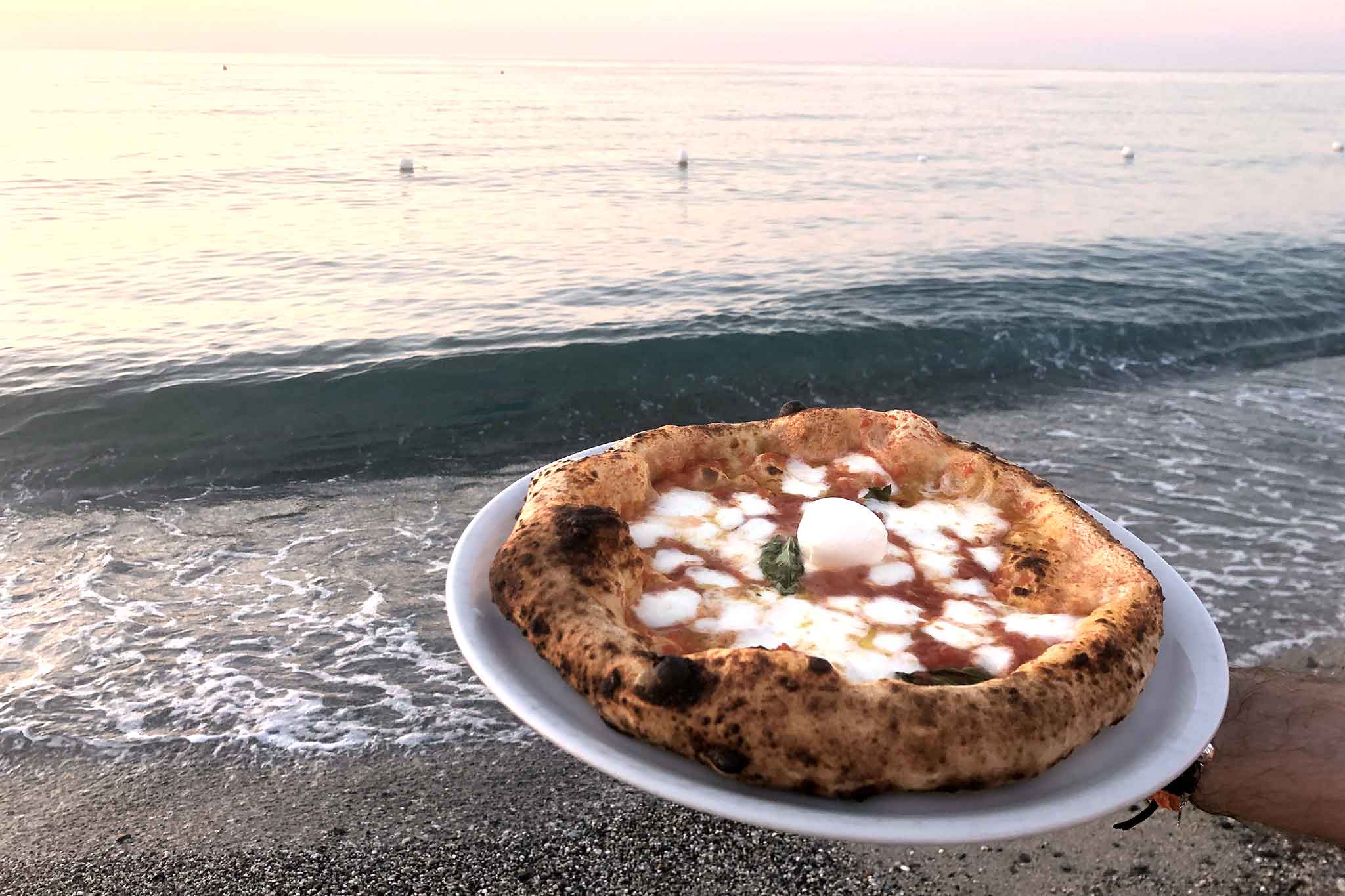 Pizza napoletana in Sicilia sul mare di Messina. 5 pizzerie da provare