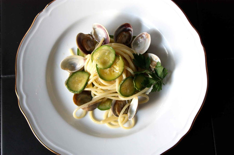 Spaghetti con vongole e zucchine, la ricetta semplice ma insuperabile