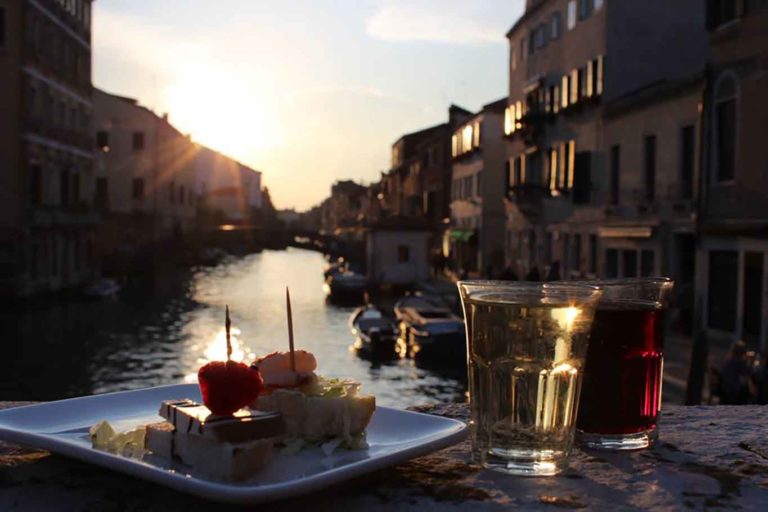 Bacaro tour: costa poco ma è la cosa più bella che si può fare a Venezia