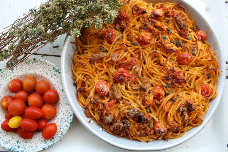 Bucatini alla mediterranea: ricetta della pasta al forno sogno di mezz’estate