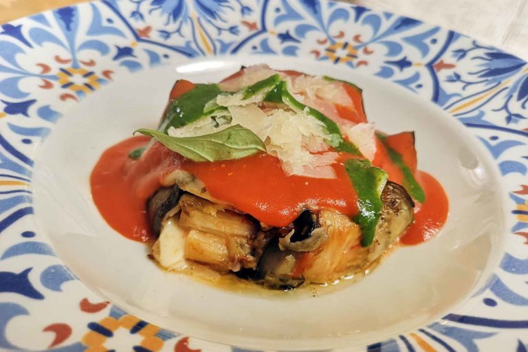 Parmigiana di melanzane e pasta, ricetta sentimentale dalla Puglia