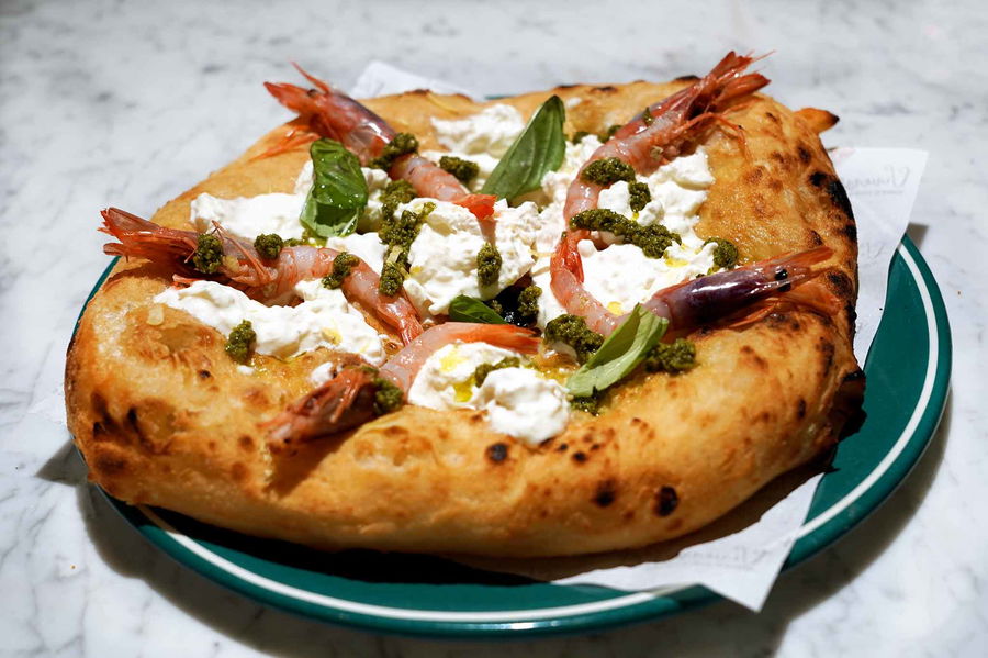 Pozzuoli. Pizza canotto e pesce nella nuova pizzeria di Vincenzo Capuano