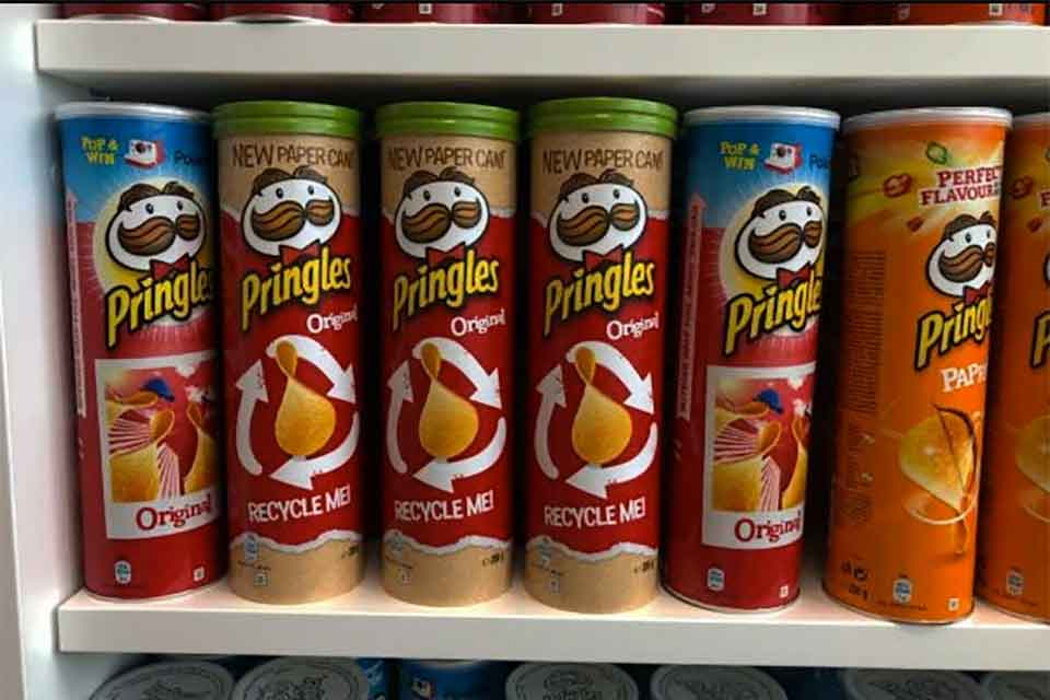 Alla Pringles sono impazziti? Perché cambiano i tubi delle famose patatine