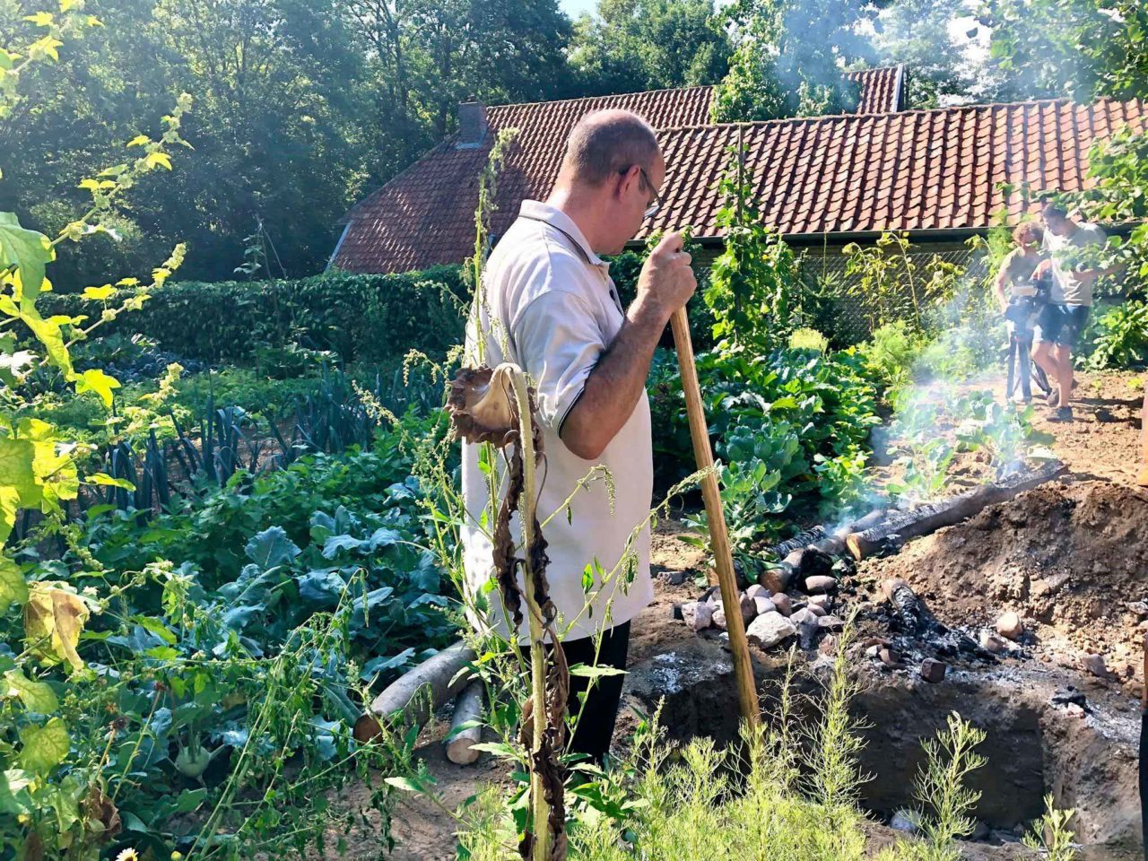 Aan Sjuuteeänjd ristorante sostenibile Olanda cottura forno interrato