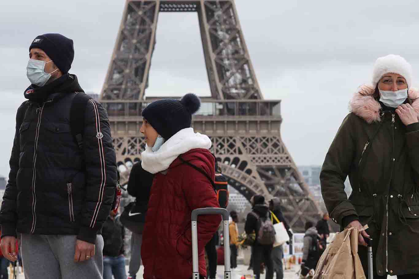 Parigi: lockdown dalle 21 alle 6, per bar e ristoranti è coprifuoco