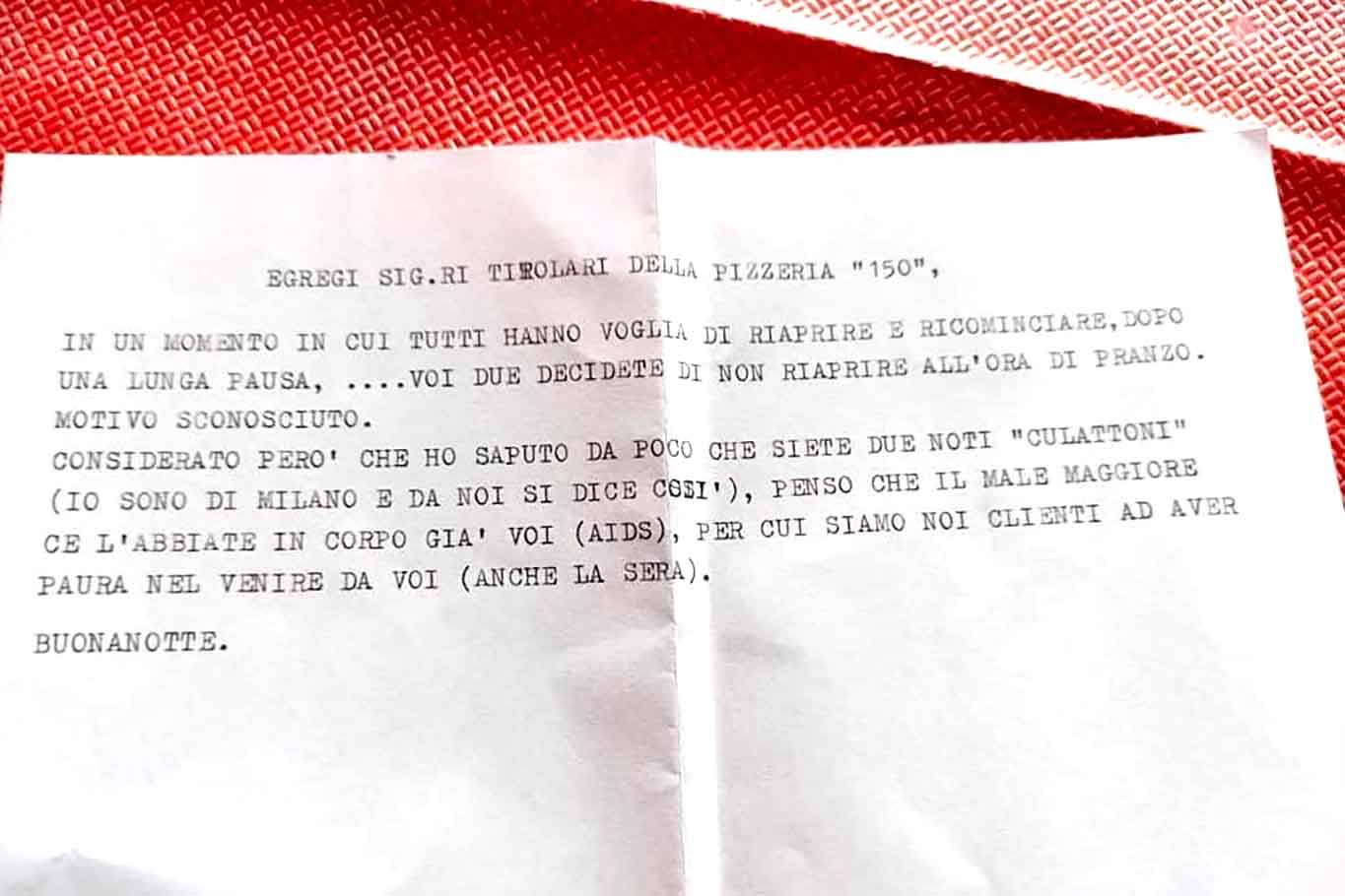 Torino, lettera ai titolari della Pizzeria 150: siete gay, avete il male in corpo