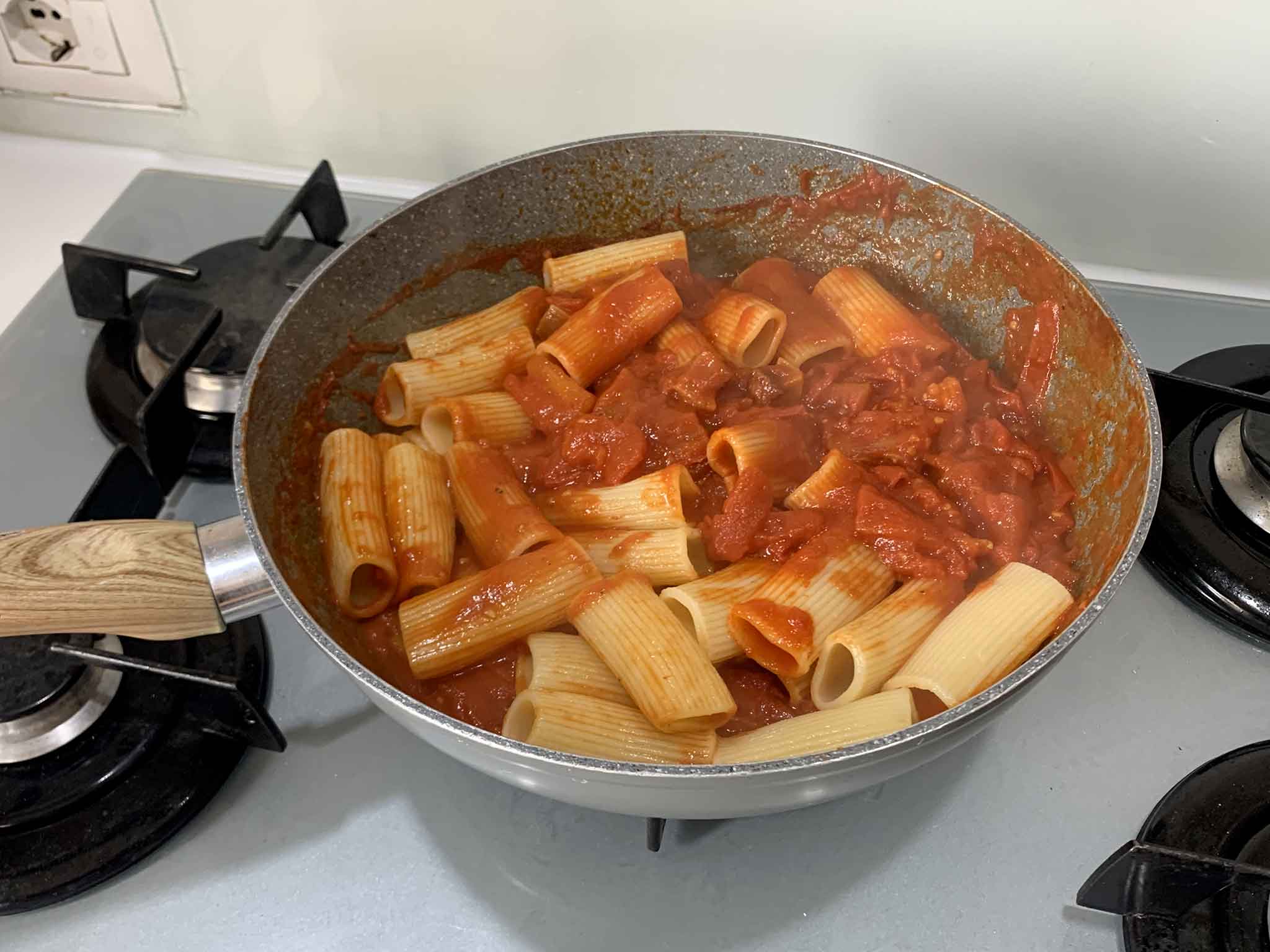 Rigatoni All’amatriciana, Ricetta Originale E Sacre Leggi Di Una Pasta ...