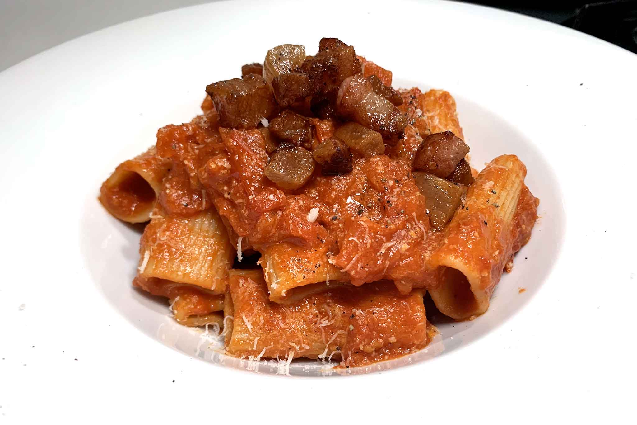 Rigatoni all’amatriciana, ricetta originale e sacre leggi di una pasta unica