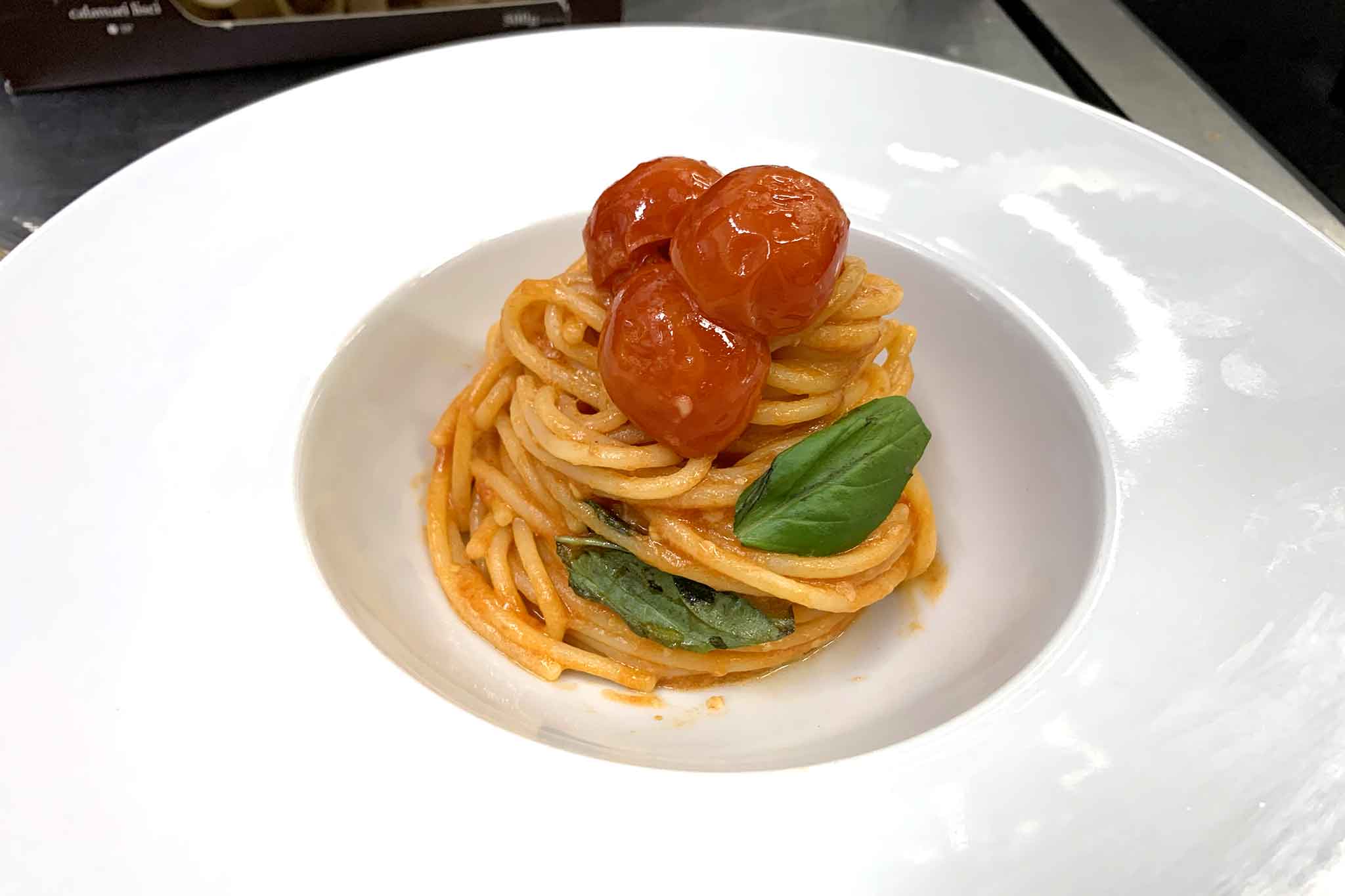 Una pasta italiana migliore rende speciale la ricetta: spaghetti al pomodoro