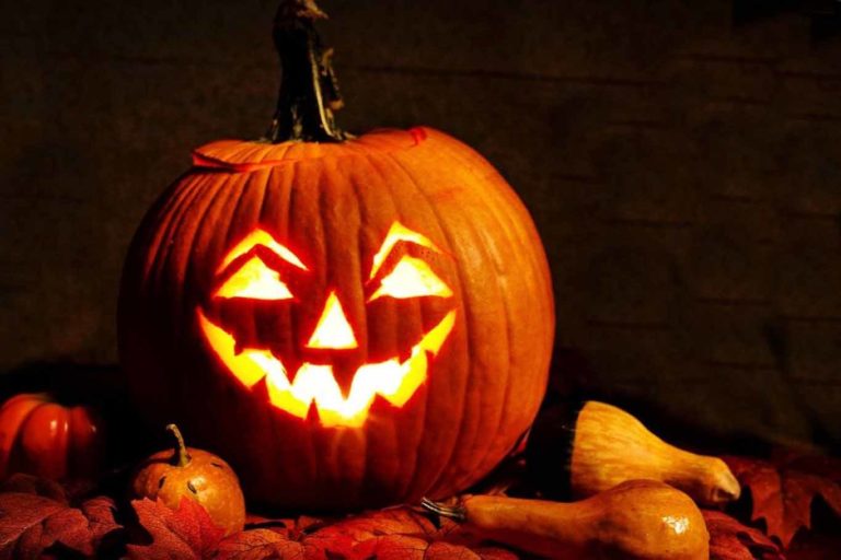 Coronavirus. Halloween: coprifuoco alle 22 per bar e ristoranti in Campania