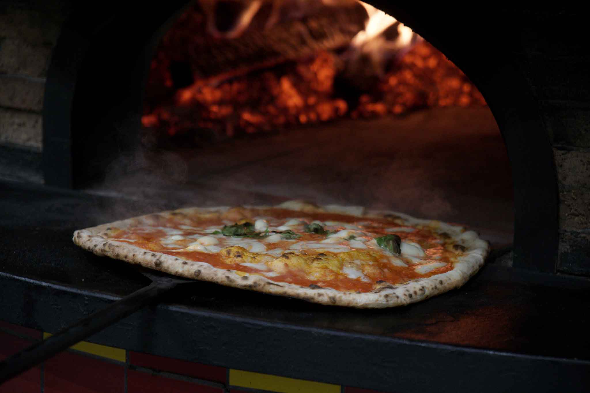 Il Pizza Village che vi porta la pizza napoletana a domicilio a Milano