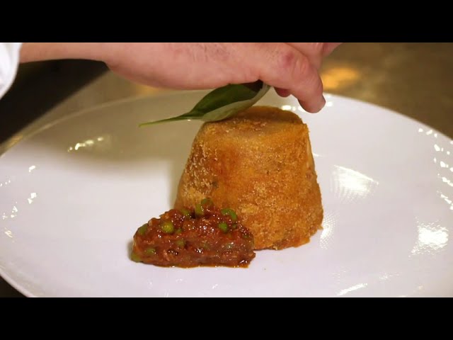 Sartù di riso: la ricetta che vi porta a cena nel ristorante 3 stelle Michelin