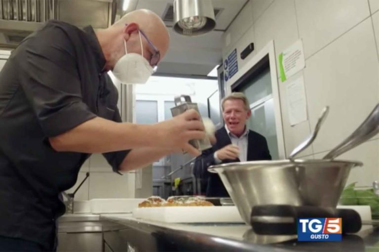 Mozzarella di bufala congelata sulla pizza di Franco Pepe. È polemica