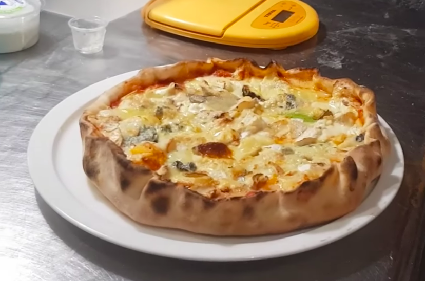 La pizza ai 254 formaggi non solo esiste ma è nel Guinness dei primati