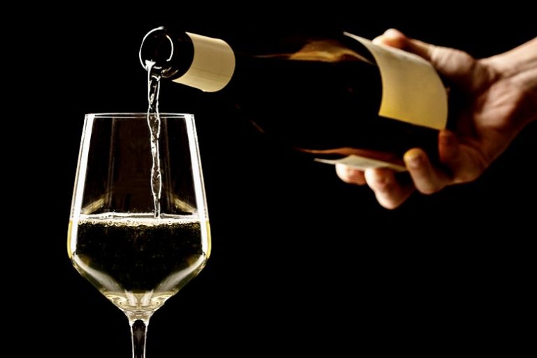 Vino online: 10 siti per comprarlo e averlo a domicilio senza svenarsi