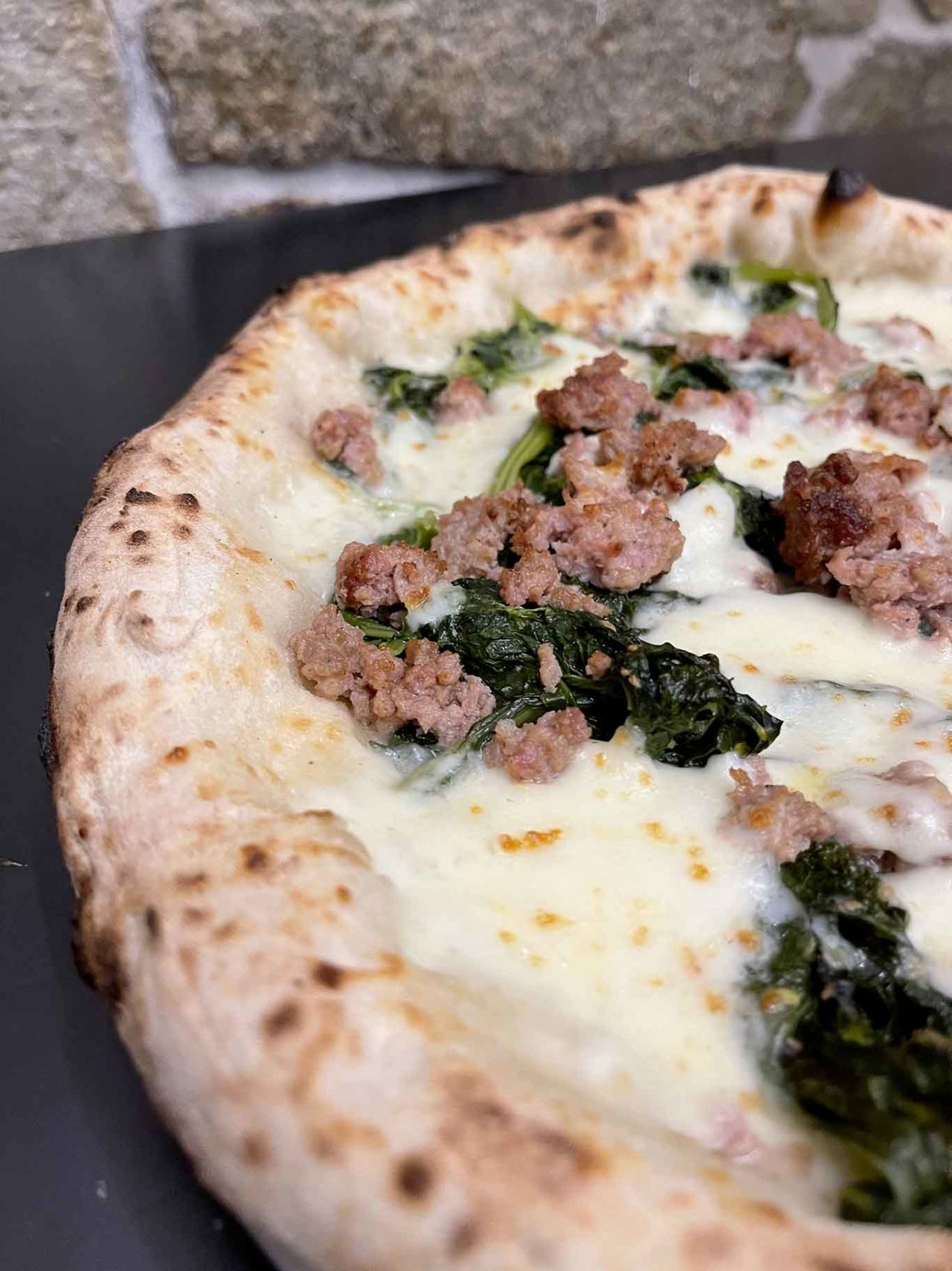 pizza broccoli e salsiccia