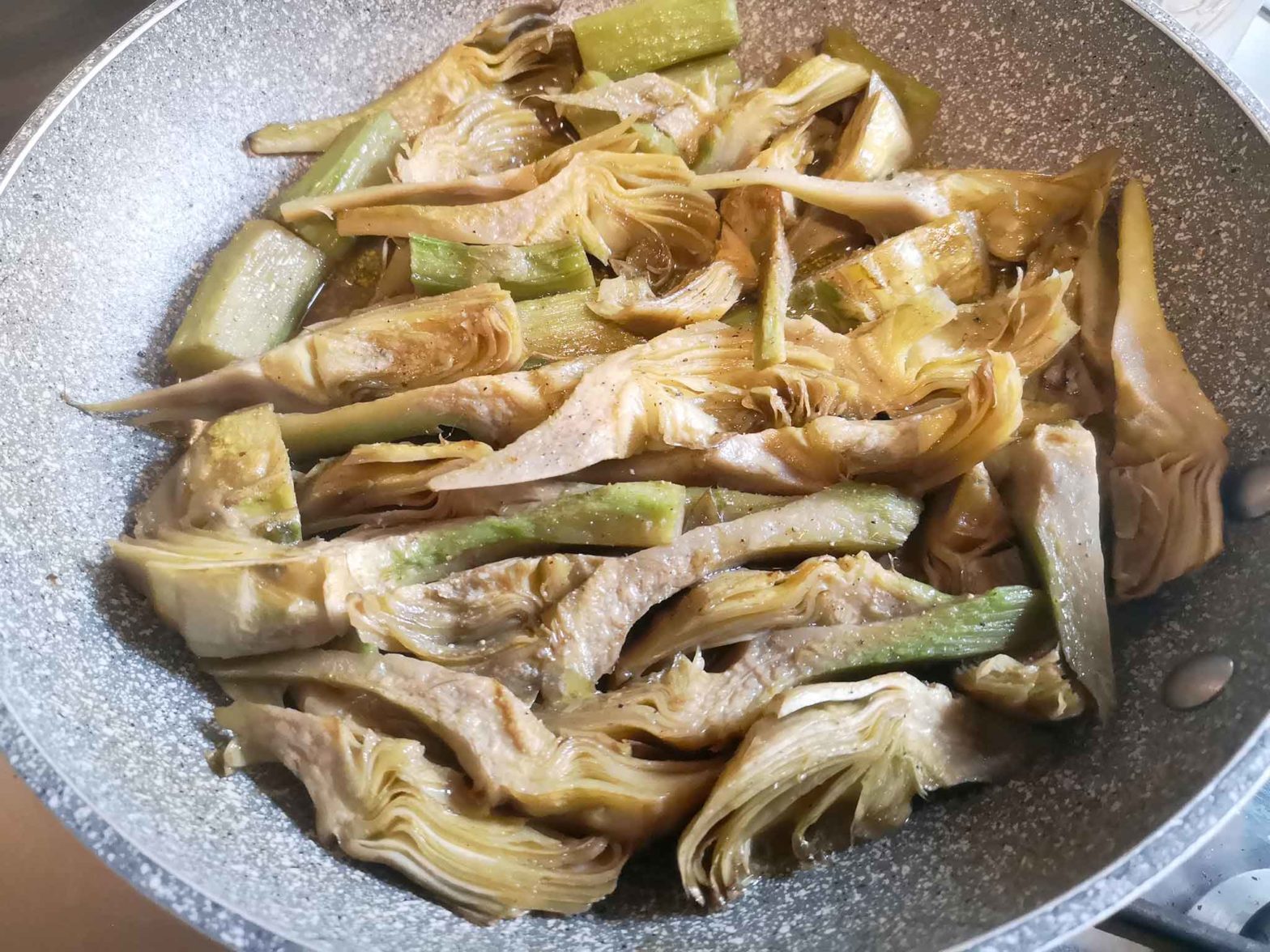 Coratella con carciofi, ricetta antica alla maniera della Sora Lella