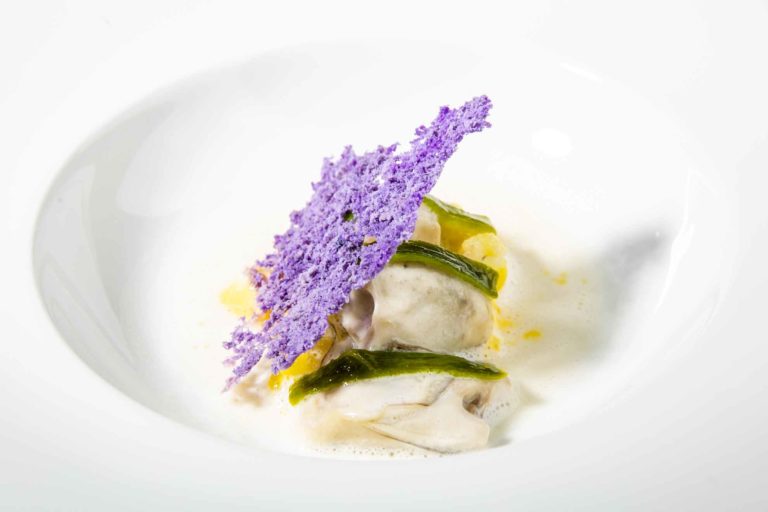 Ostriche, patate, champagne: ricetta del due stelle Michelin Antonio Guida