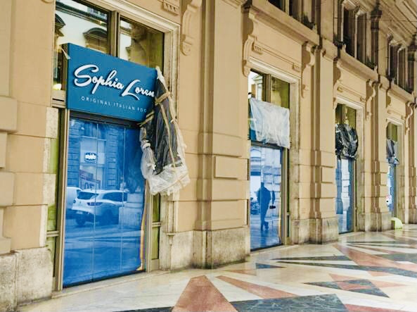 Il ristorante di Sofia Loren, enorme, con pizza e pasta, scoperto a Firenze