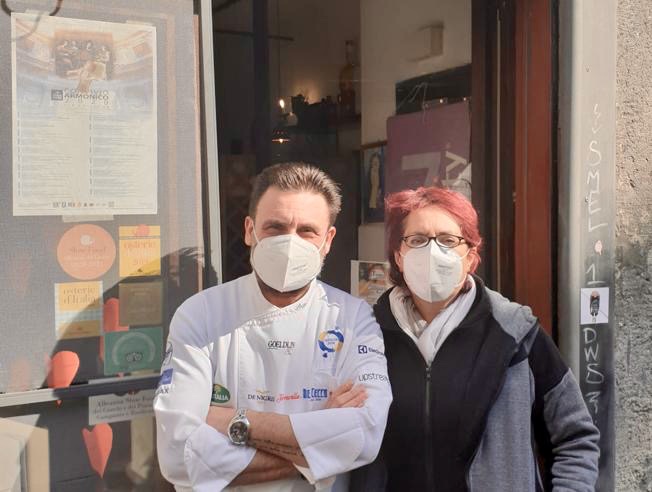 Taverna Santa Chiara: il crowdfunding dei clienti salva il ristorante di Napoli