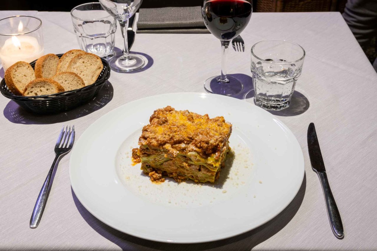 buca san petronio bologna lasagna